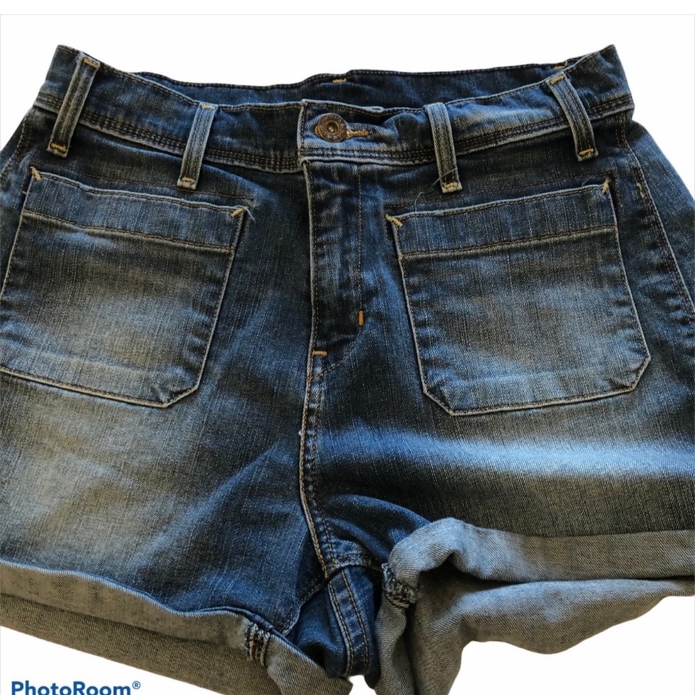 Levi’s distress jean shorts
